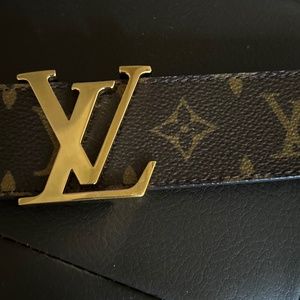 Men’s Louis Vuitton belt